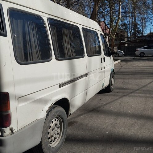 Ford Transit-6