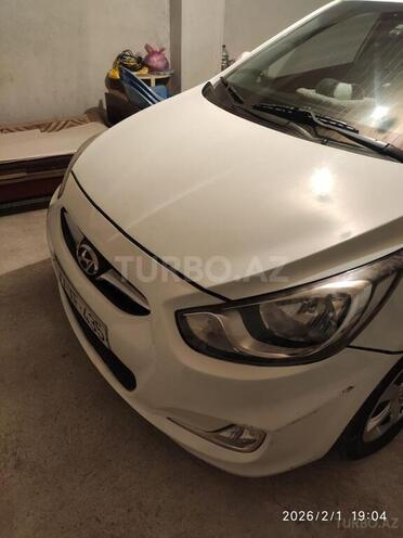 Hyundai Accent-5