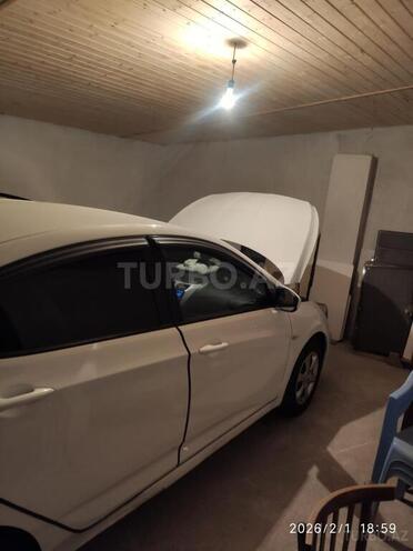 Hyundai Accent-6