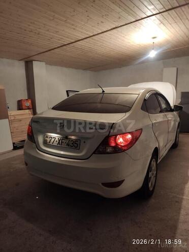 Hyundai Accent-4