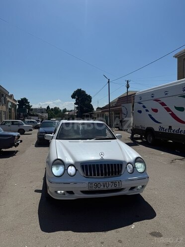 Mercedes E 240-4