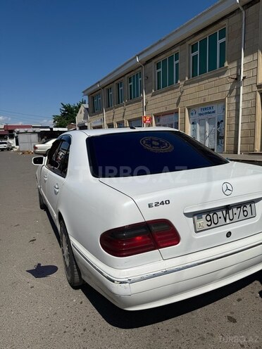 Mercedes E 240-8