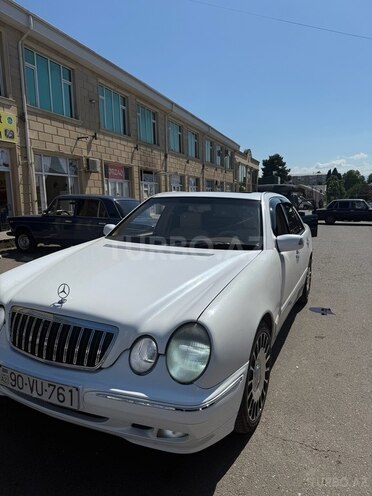 Mercedes E 240-3
