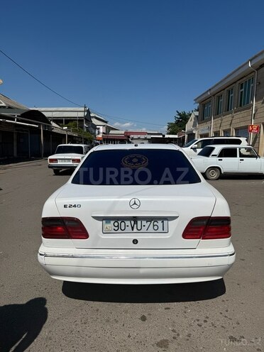Mercedes E 240-5
