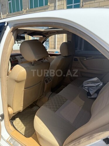 Mercedes E 240-10