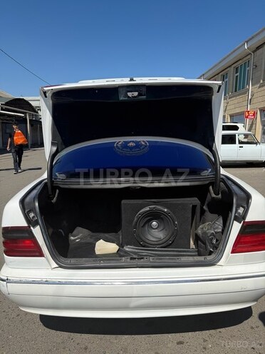 Mercedes E 240-7
