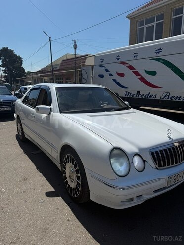 Mercedes E 240-2