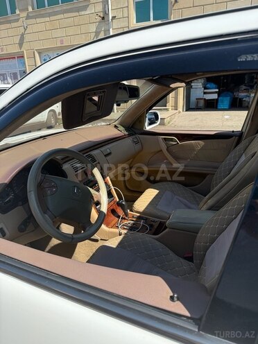 Mercedes E 240-9