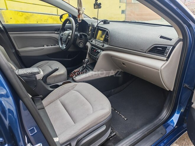 Hyundai Elantra-5