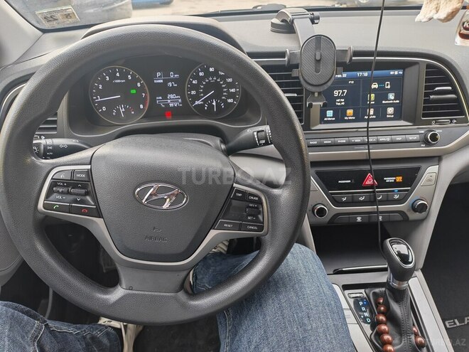 Hyundai Elantra-9