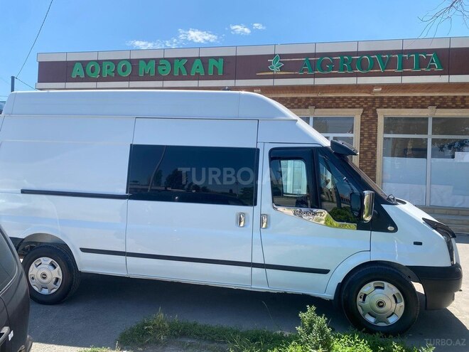 Ford Transit-11