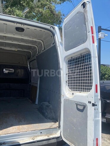 Ford Transit-13