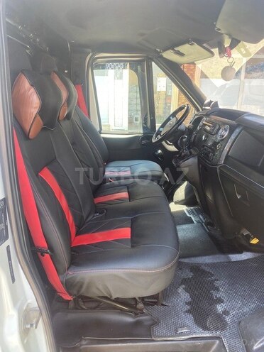Ford Transit-7