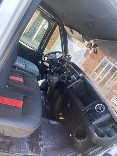 Ford Transit-9
