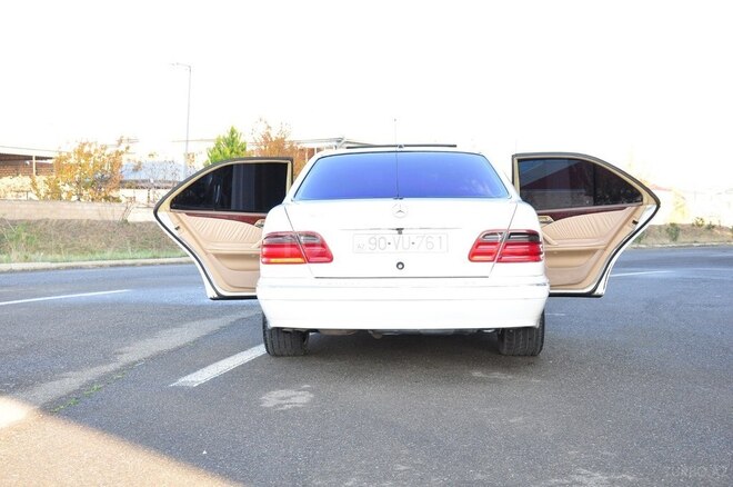 Mercedes E 240-12