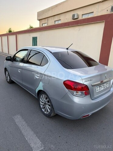 Mitsubishi Attrage-4