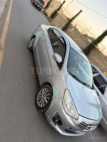 Mitsubishi Attrage-5
