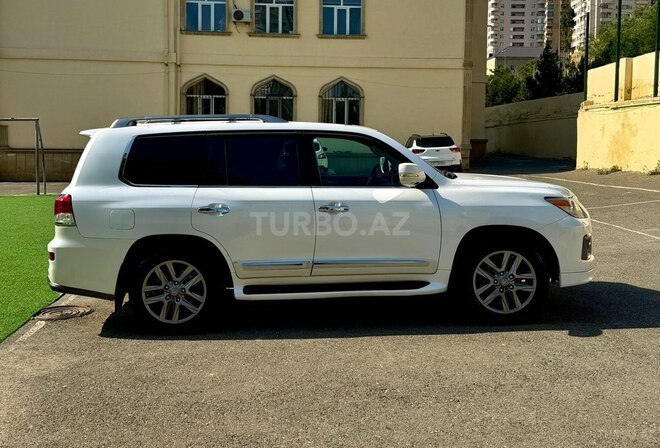 Lexus LX 570-16