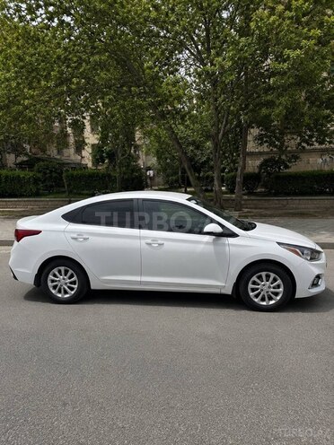 Hyundai Accent-4