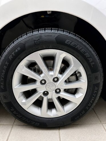 Hyundai Accent-7