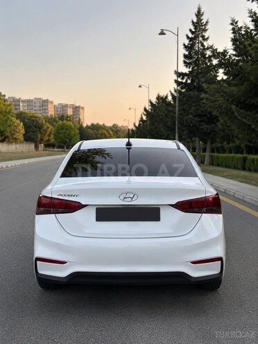 Hyundai Accent-5