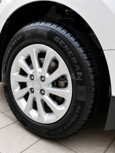 Hyundai Accent-6