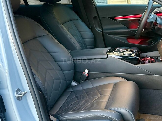 BMW i5-16