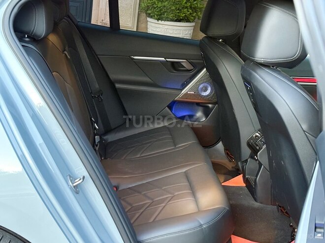 BMW i5-18
