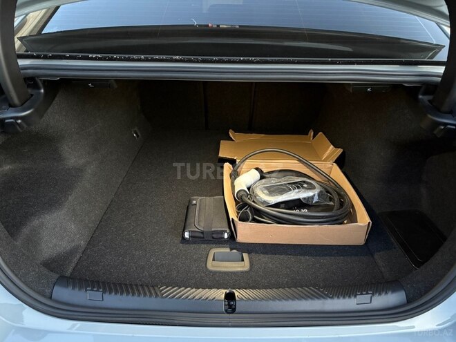 BMW i5-19