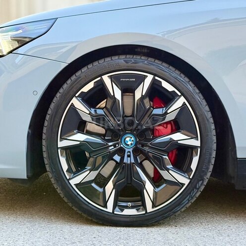 BMW i5-20