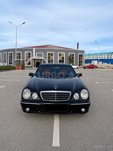 Mercedes E 250-11