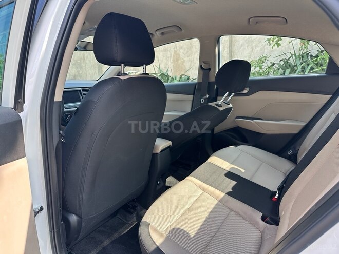 Hyundai Accent-13