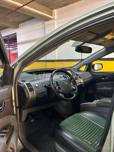 Toyota Prius-8