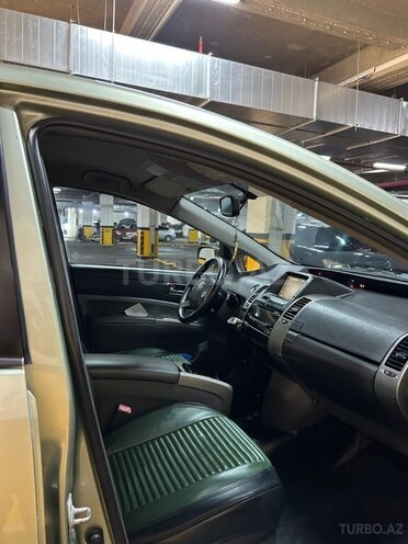 Toyota Prius-7