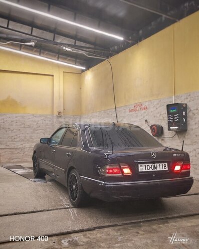 Mercedes E 240-2