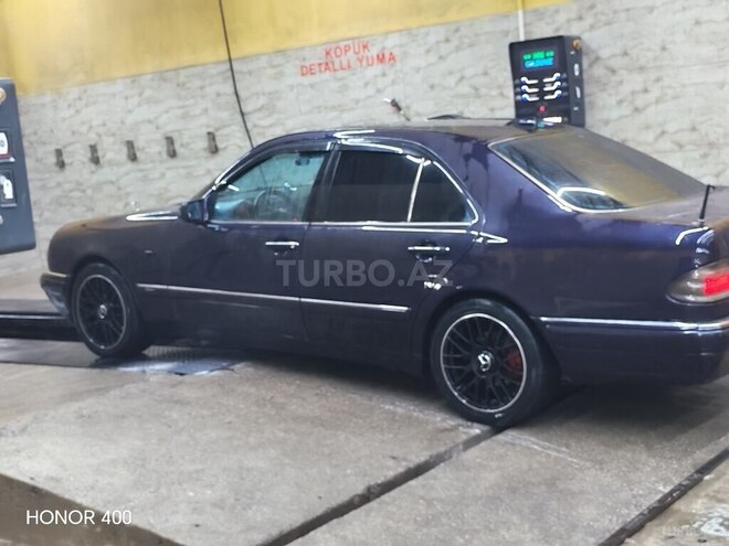 Mercedes E 240-4