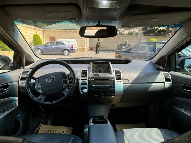 Toyota Prius-8