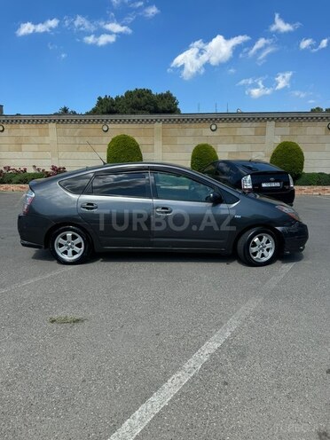 Toyota Prius-5