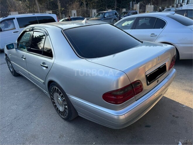 Mercedes E 240-4