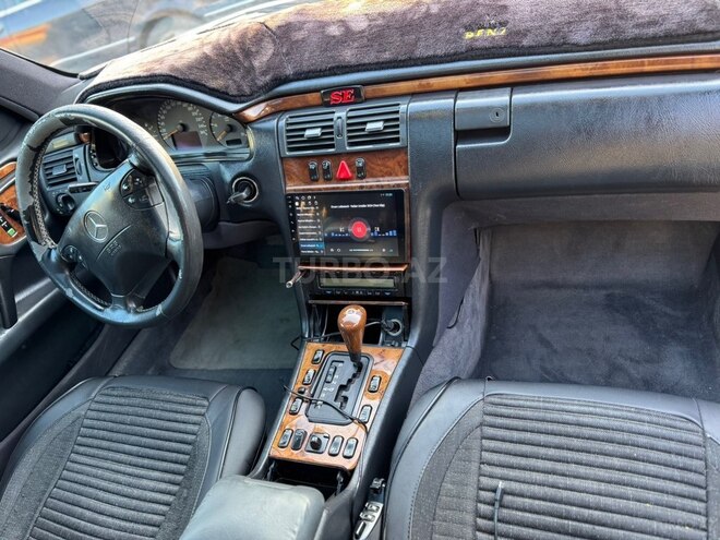 Mercedes E 240-7