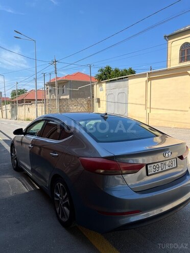 Hyundai Elantra-6
