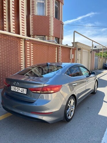 Hyundai Elantra-8