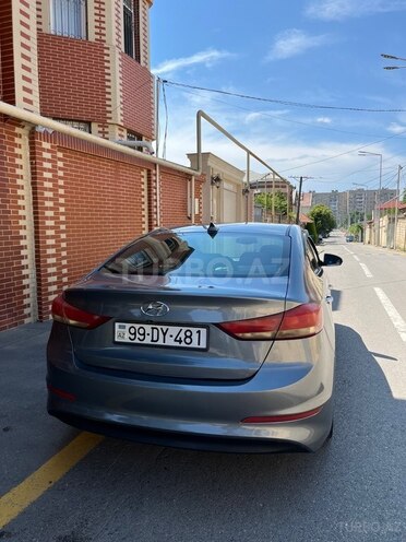 Hyundai Elantra-7