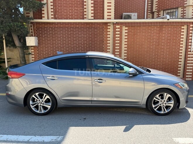Hyundai Elantra-9