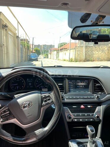 Hyundai Elantra-14