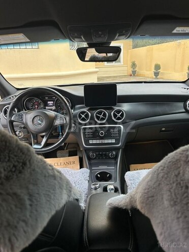 Mercedes GLA 250-10