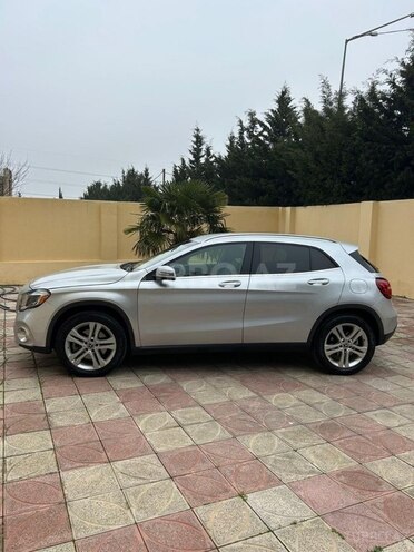 Mercedes GLA 250-9