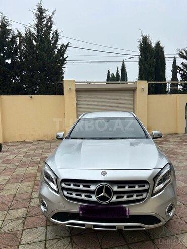 Mercedes GLA 250-1