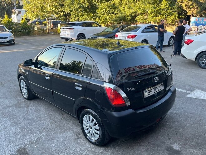 Kia Rio-5