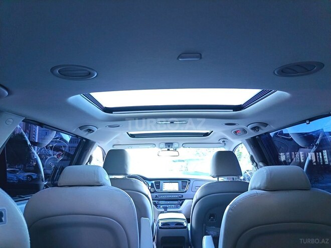 Kia Carnival-21